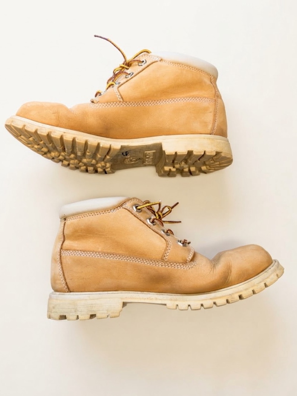 Timberland Women’s Waterproof Wheat Leather Chukka Boots 8M